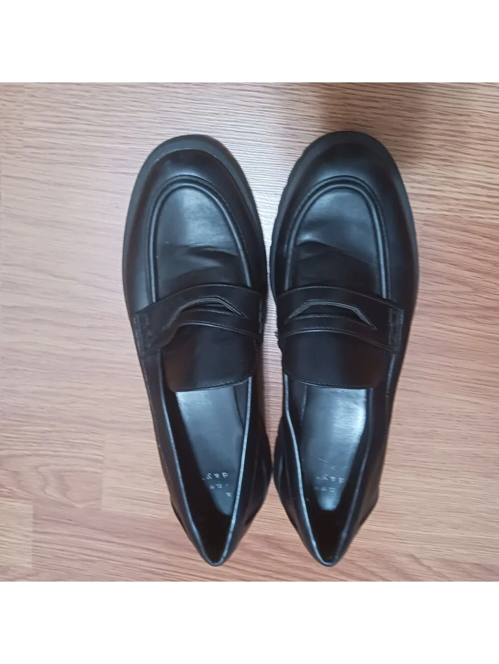 Women's black Penny Loafers  Shoes Size 8.5  and heels  are 2